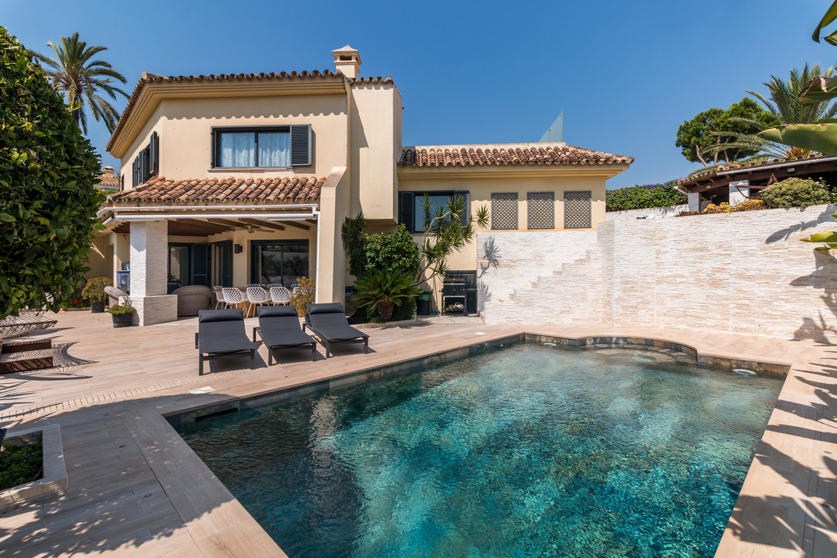 Detached Villa In Nueva Andalucía, Costa Del Sol, Spain