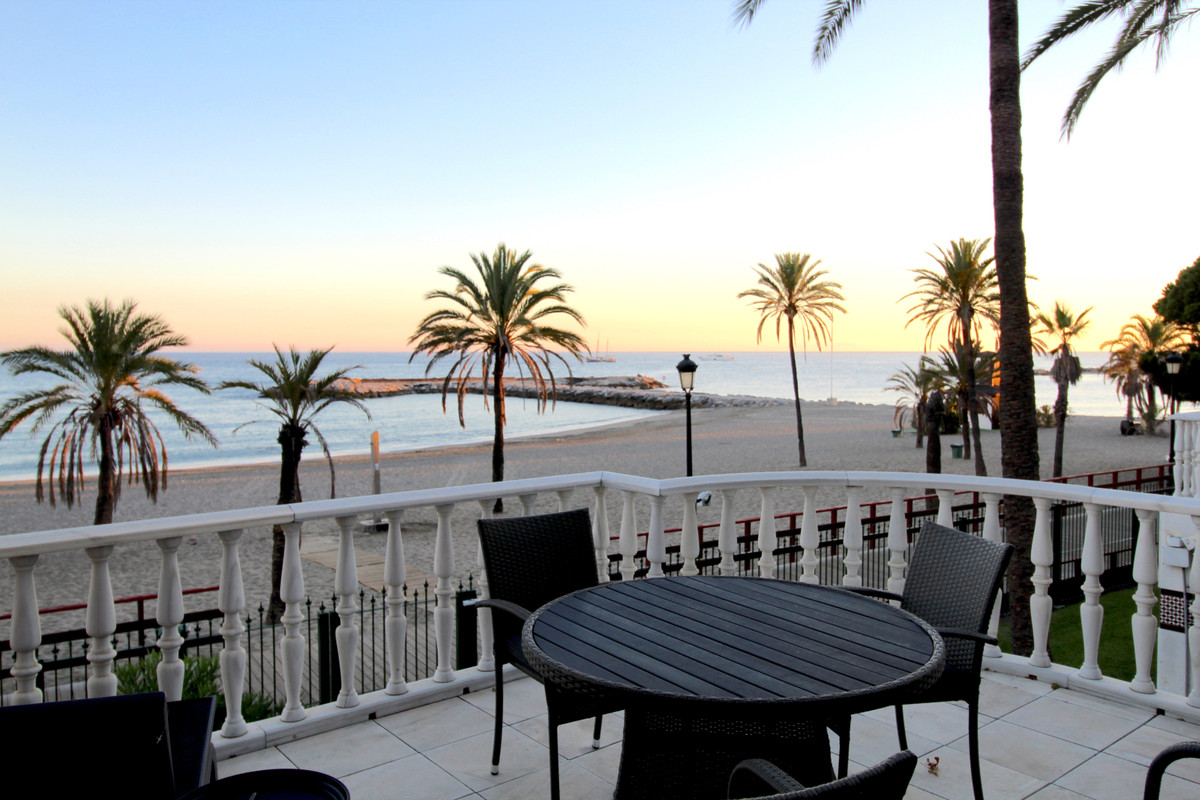 Ground Floor Apartment In Puerto Banús, Costa Del Sol, Spain