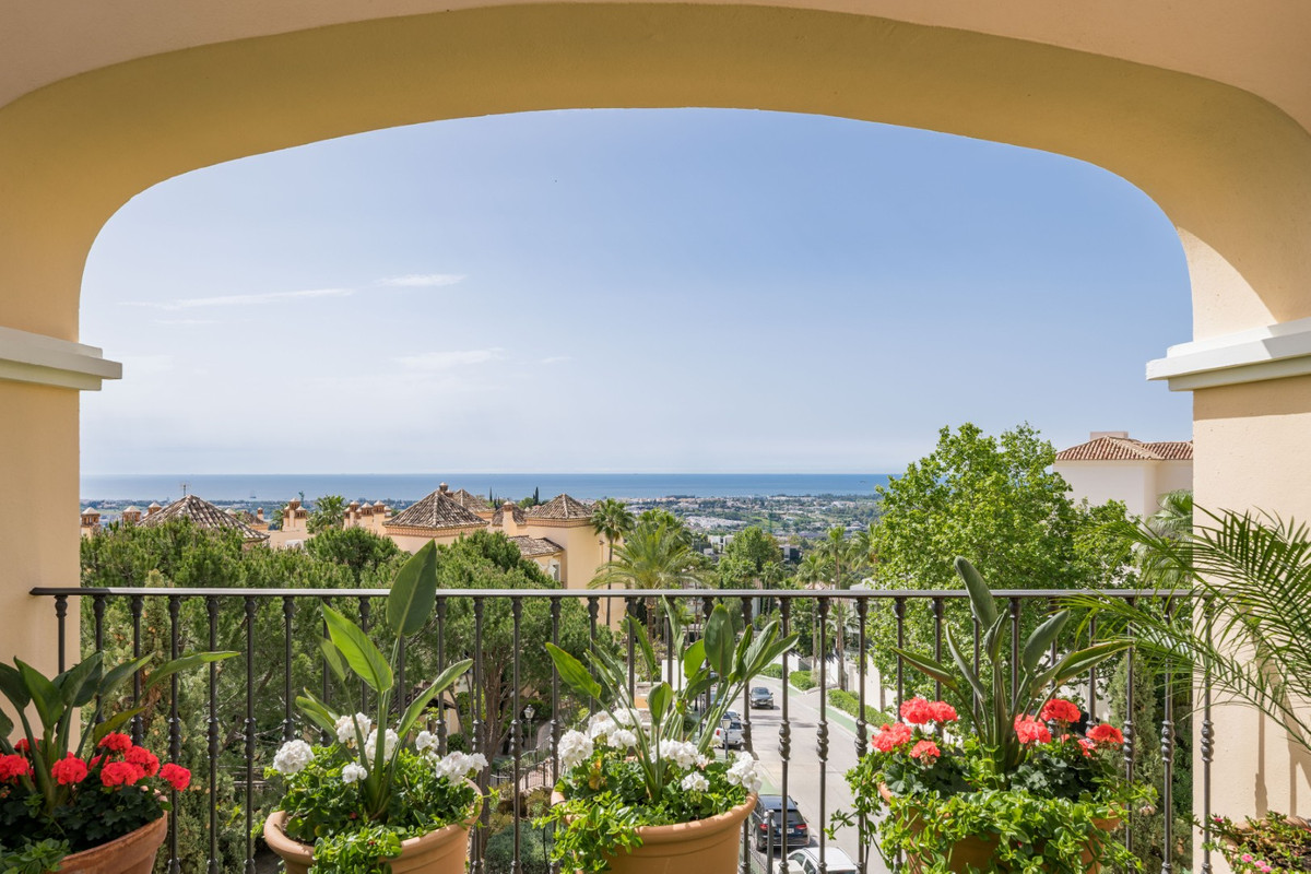Penthouse In La Quinta, Costa Del Sol, Spain