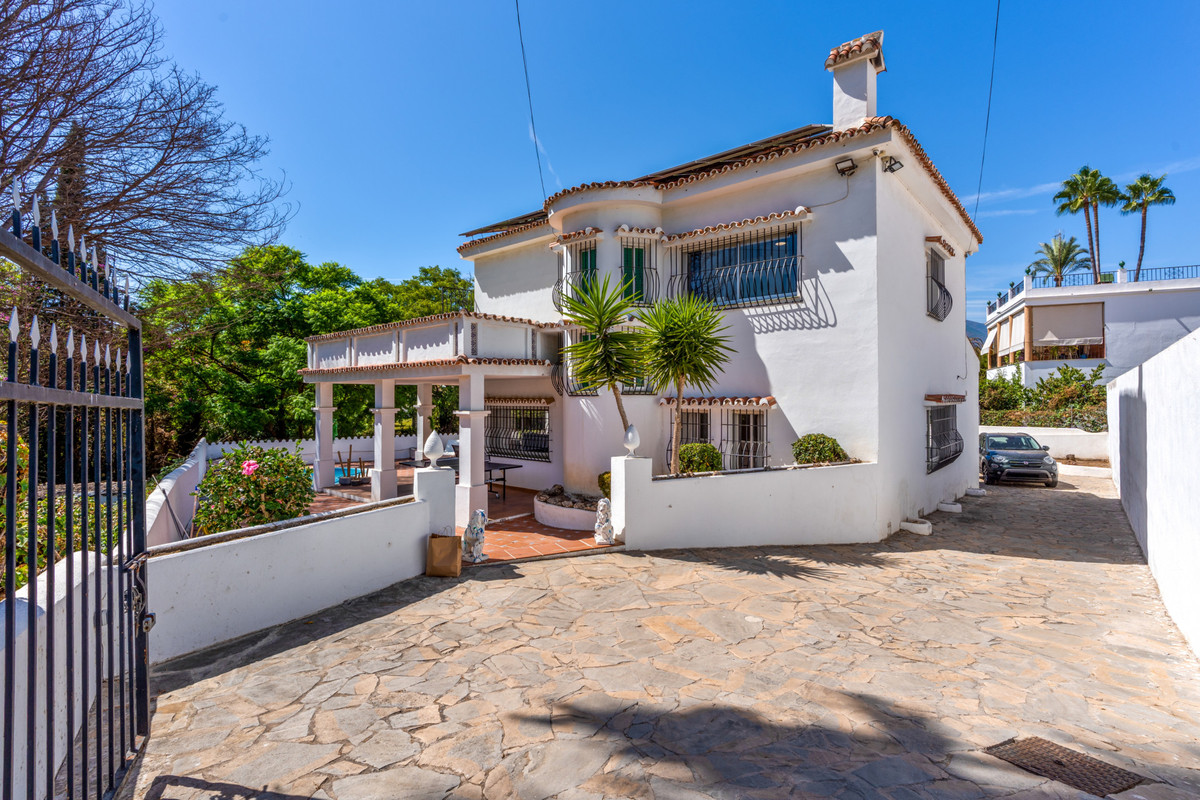 Detached Villa In Nueva Andalucía, Costa Del Sol, Spain