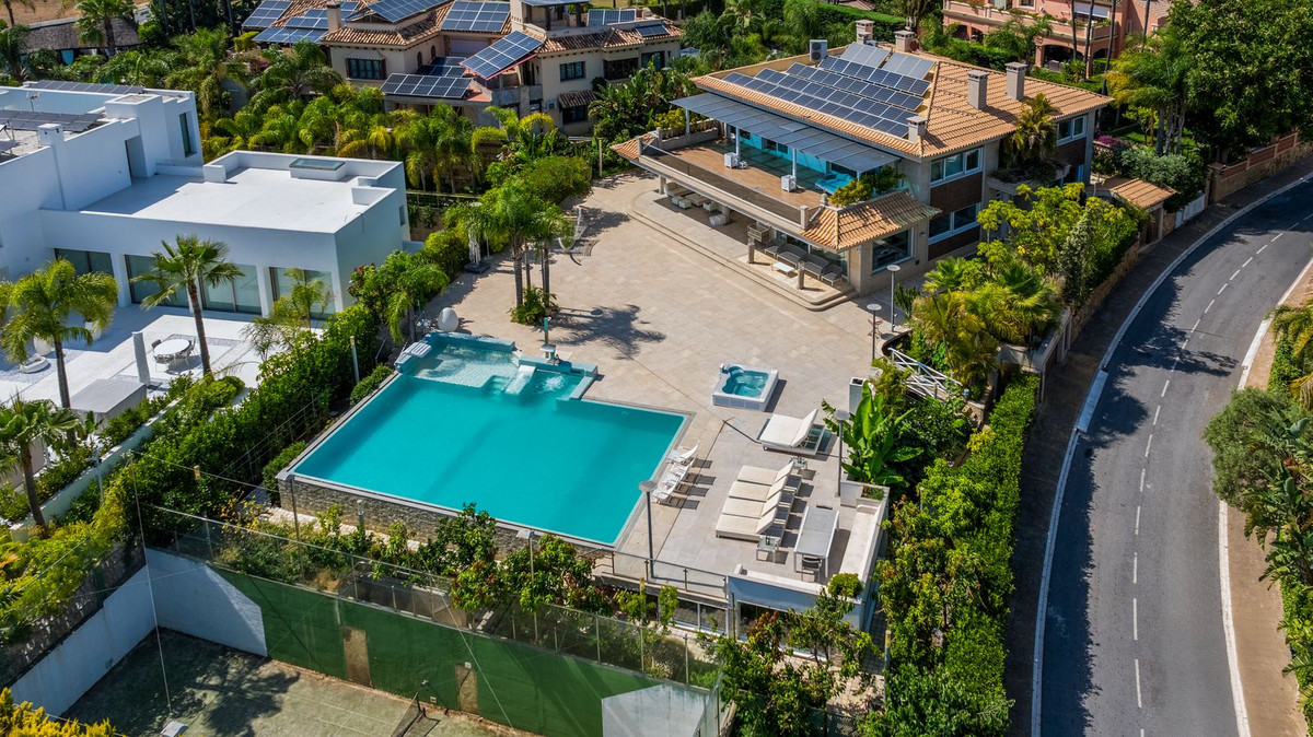 Detached Villa In Bahía De Marbella, Costa Del Sol, Spain
