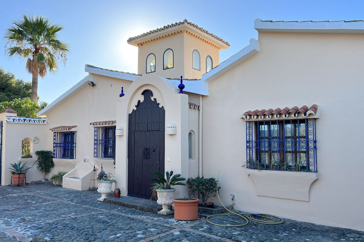 Detached Villa In Estepona, Costa Del Sol, Spain