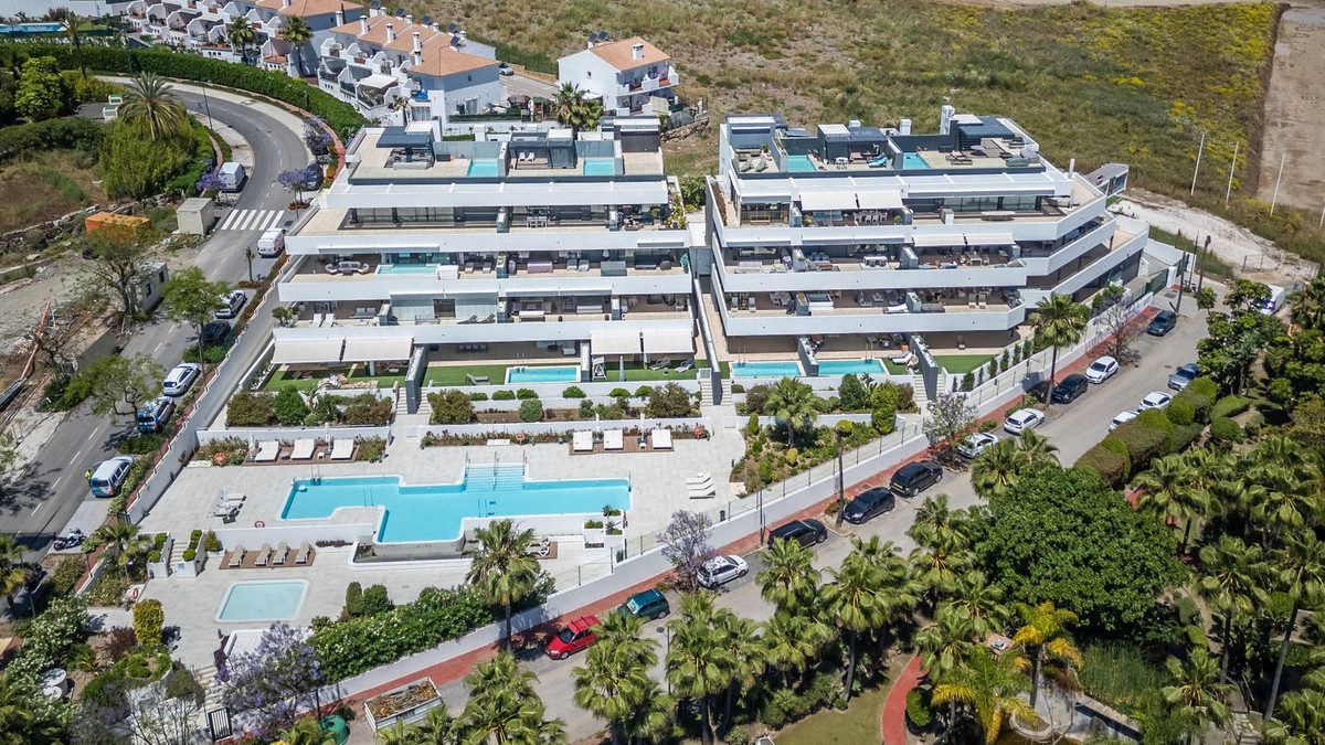 Middle Floor Apartment In Estepona, Costa Del Sol, Spain