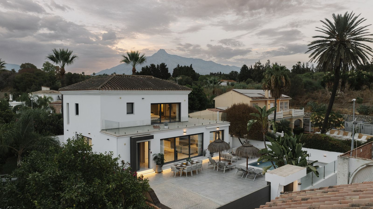 Detached Villa In Nueva Andalucía, Costa Del Sol, Spain