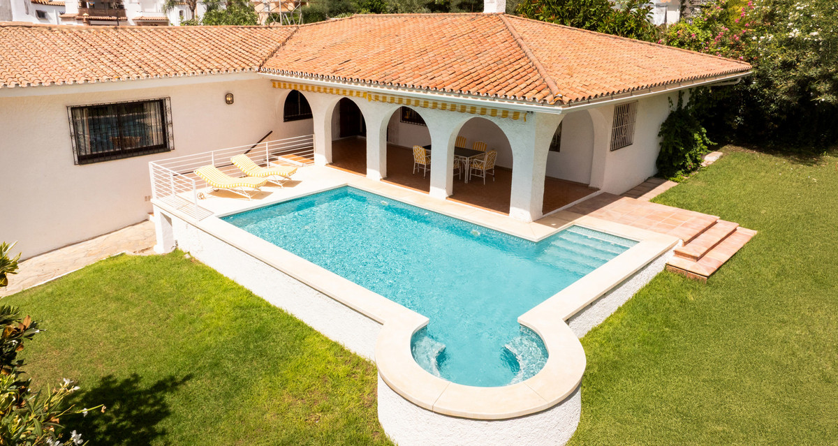 Detached Villa In San Pedro De Alcántara, Costa Del Sol, Spain