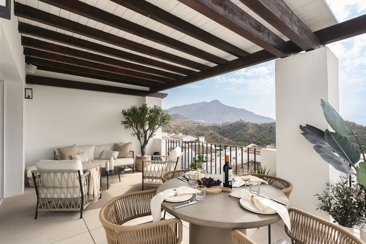 Top Floor Apartment In La Quinta, Costa Del Sol, Spain