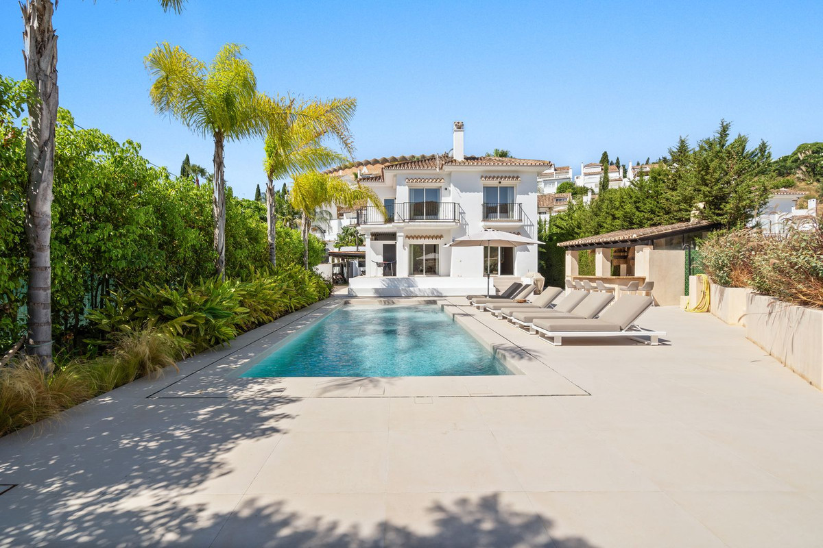 Detached Villa In Nueva Andalucía, Costa Del Sol, Spain