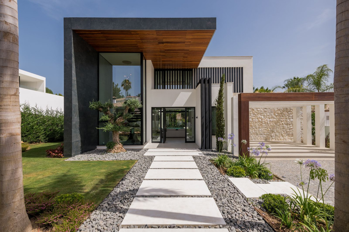 Detached Villa In Nueva Andalucía, Costa Del Sol, Spain