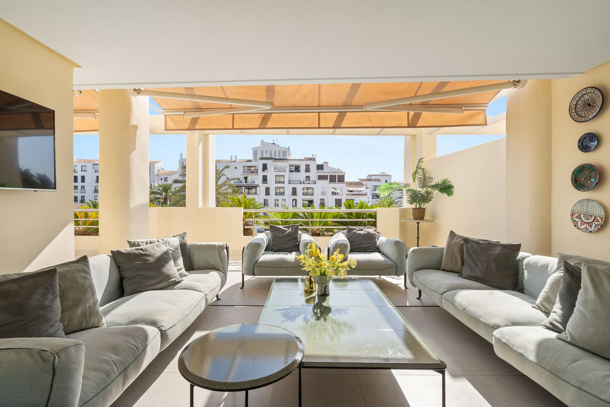 Middle Floor Apartment In Puerto Banús, Costa Del Sol, Spain