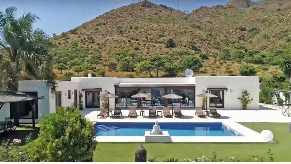 Detached Villa In Estepona, Costa Del Sol, Spain