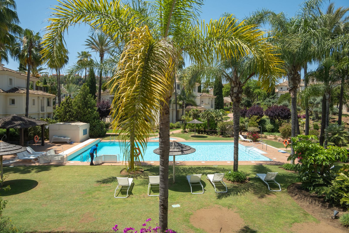 Middle Floor Apartment In Nueva Andalucía, Costa Del Sol, Spain