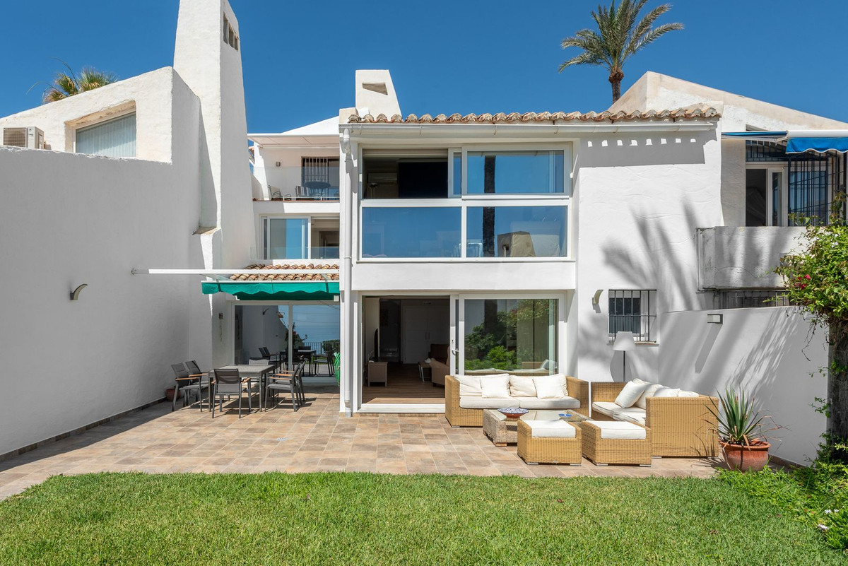 Semi-detached House In Estepona, Costa Del Sol, Spain