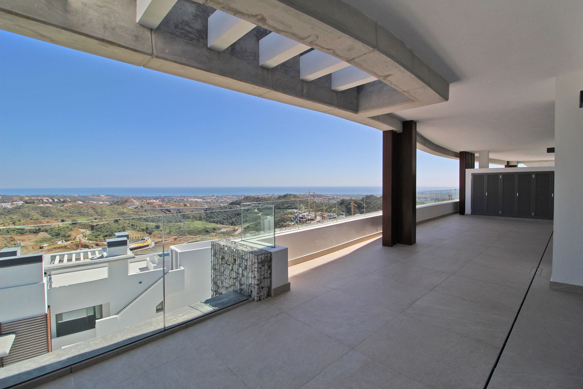 Middle Floor Apartment In La Quinta, Costa Del Sol, Spain