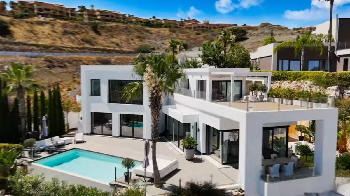 Detached Villa In El Paraiso, Costa Del Sol, Spain