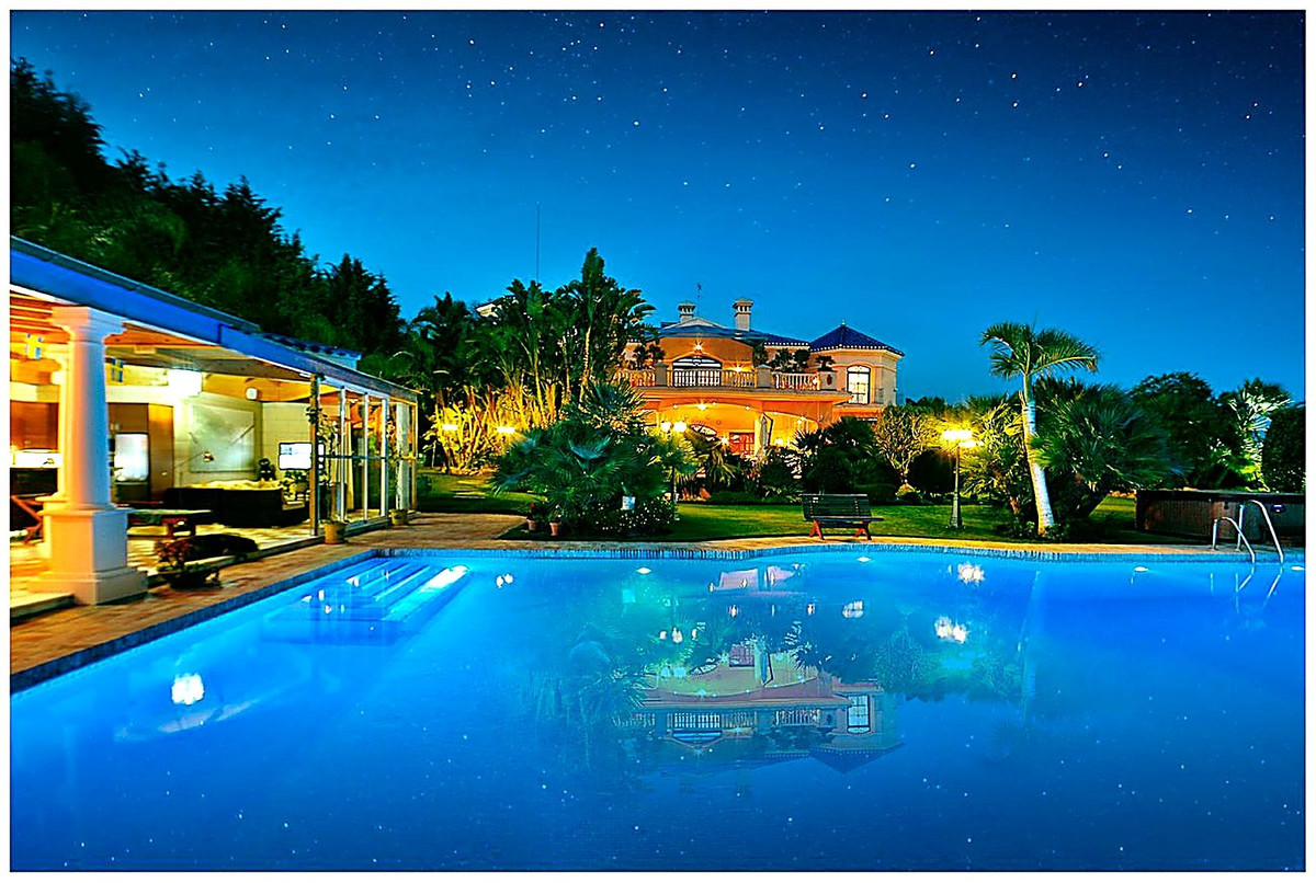 Detached Villa In Nueva Andalucía, Costa Del Sol, Spain