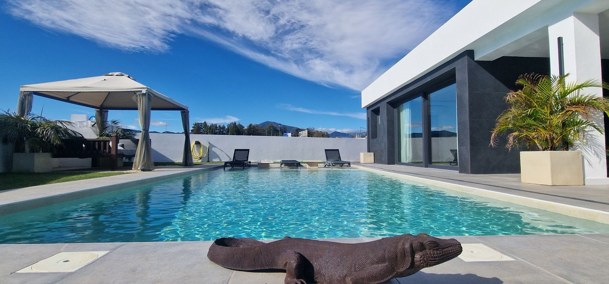 Detached Villa In San Pedro De Alcántara, Costa Del Sol, Spain