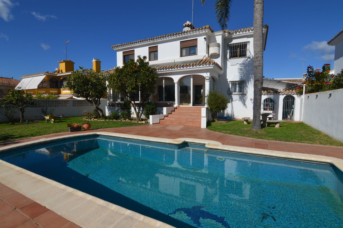 Detached Villa In San Pedro De Alcántara, Costa Del Sol, Spain