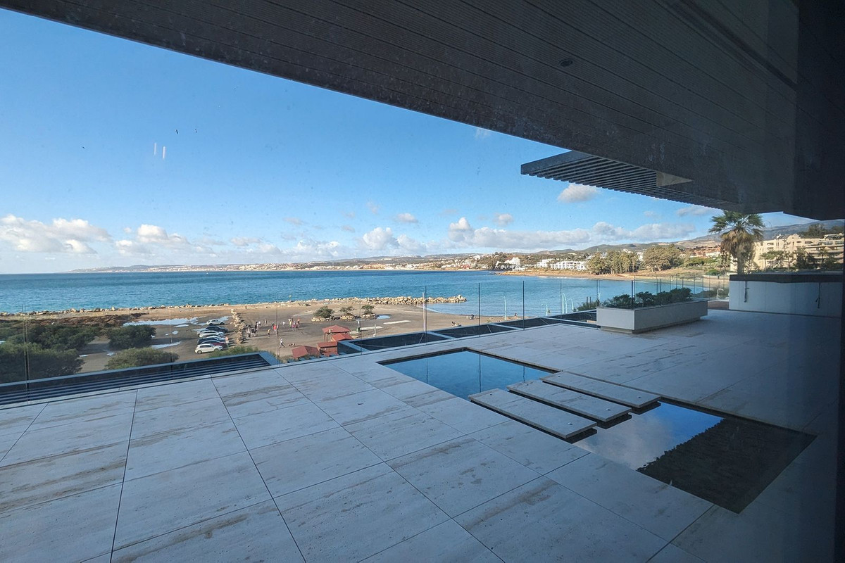 Middle Floor Apartment In Estepona, Costa Del Sol, Spain