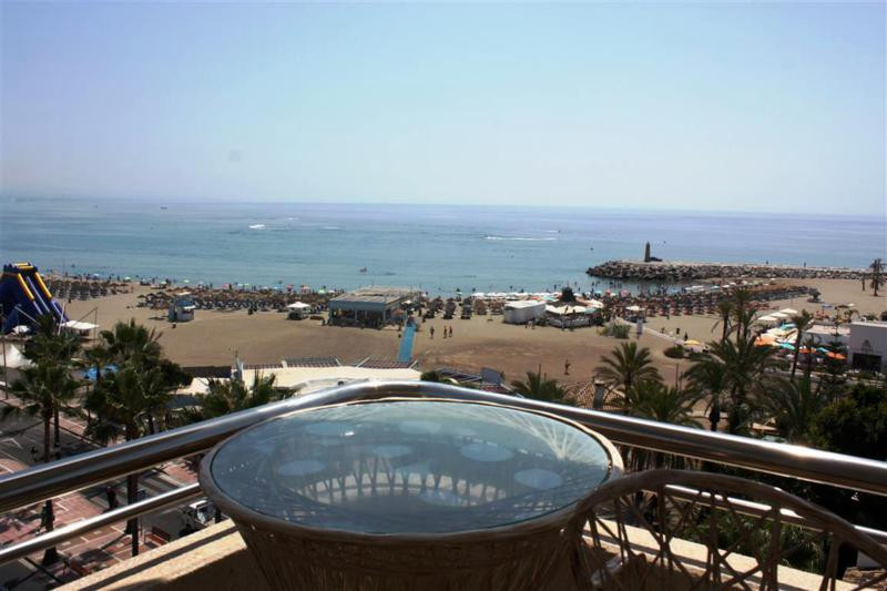 Middle Floor Apartment In Puerto Banús, Costa Del Sol, Spain