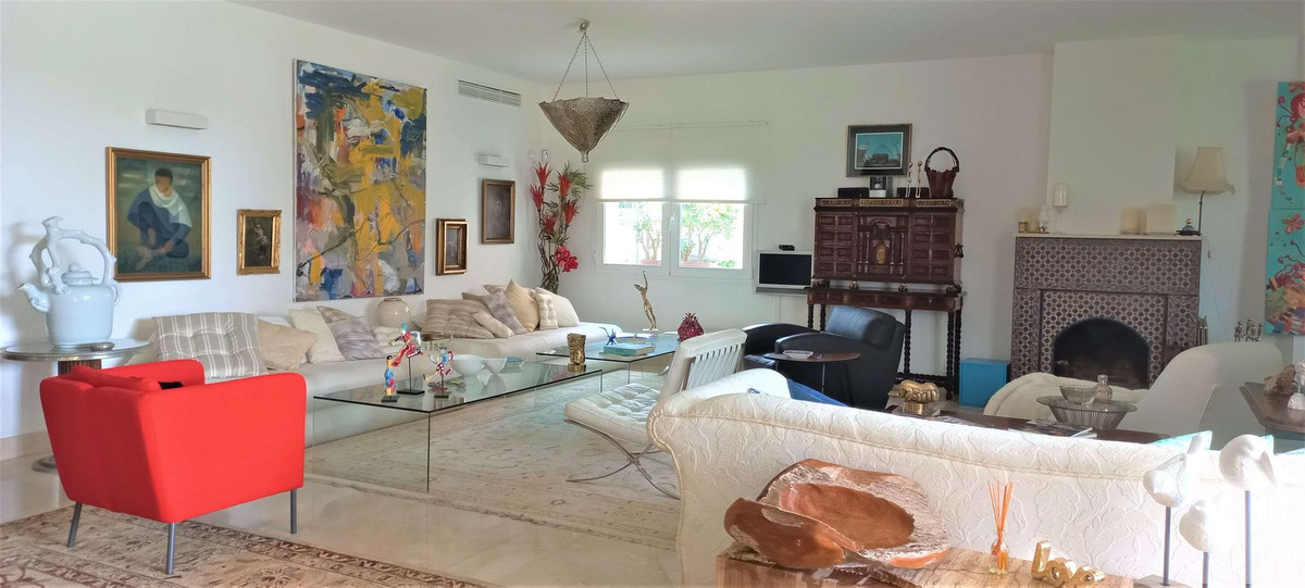 Ground Floor Apartment In Estepona, Costa Del Sol, Spain