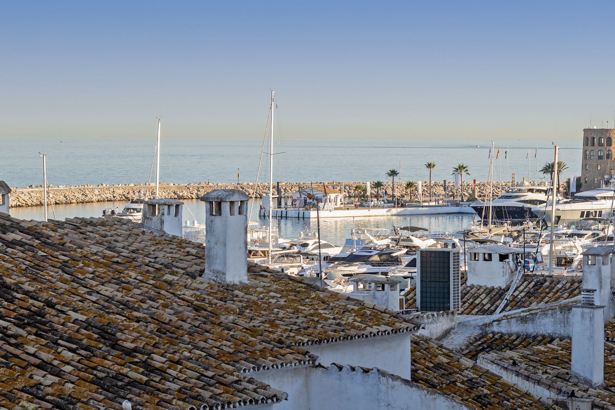Top Floor Apartment In Puerto Banús, Costa Del Sol, Spain