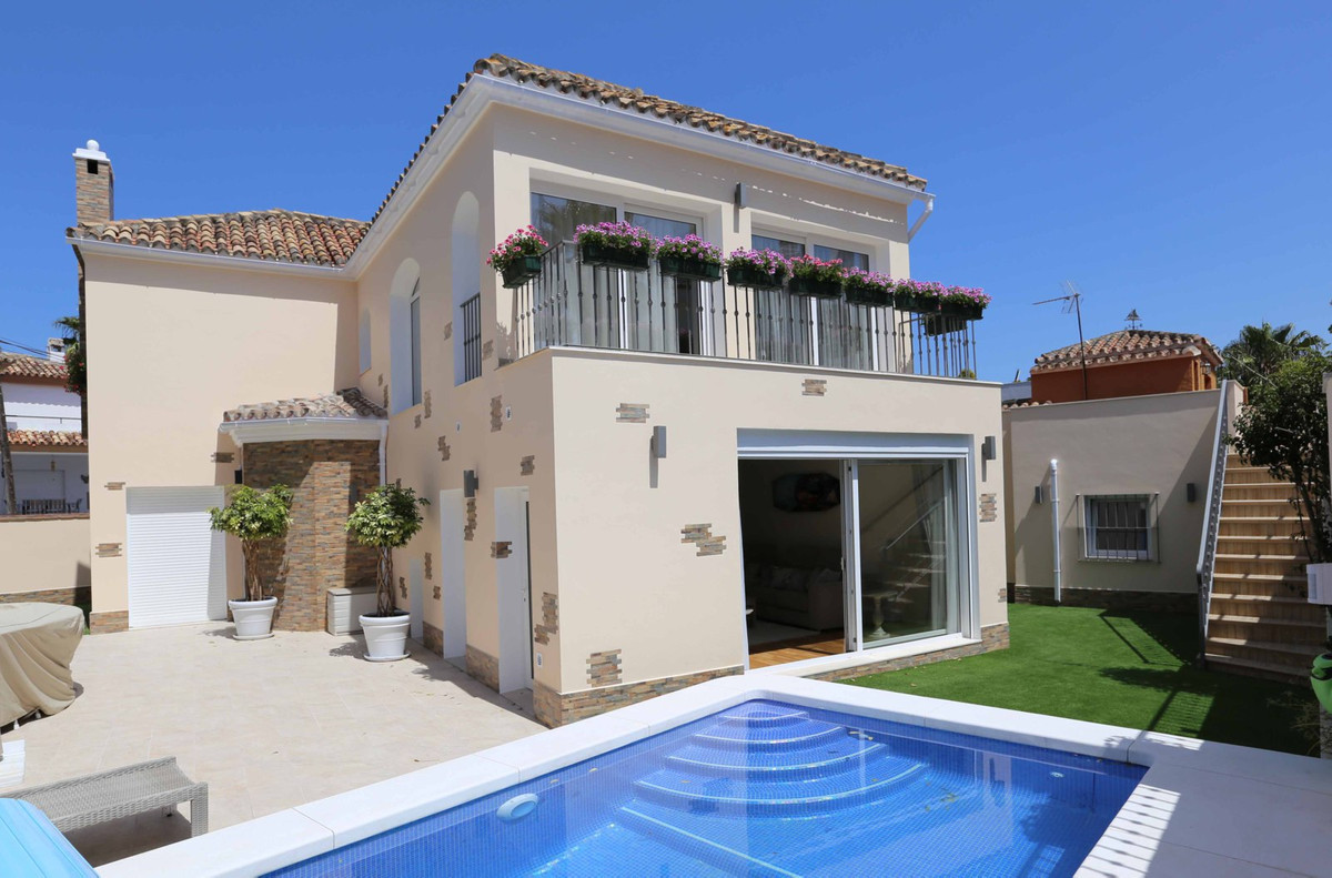Detached Villa In San Pedro De Alcántara, Costa Del Sol, Spain