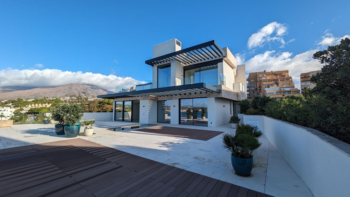 Penthouse Duplex In Estepona, Costa Del Sol, Spain