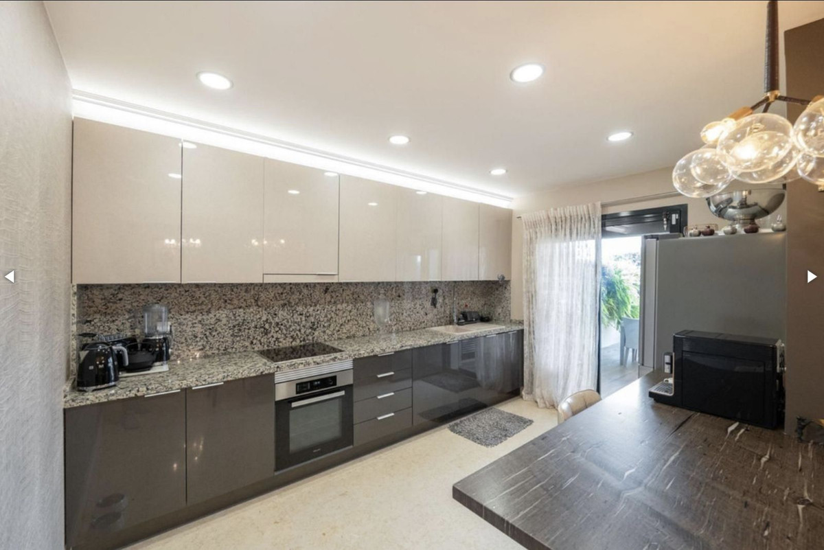 Ground Floor Apartment In Benahavís, Costa Del Sol, Spain