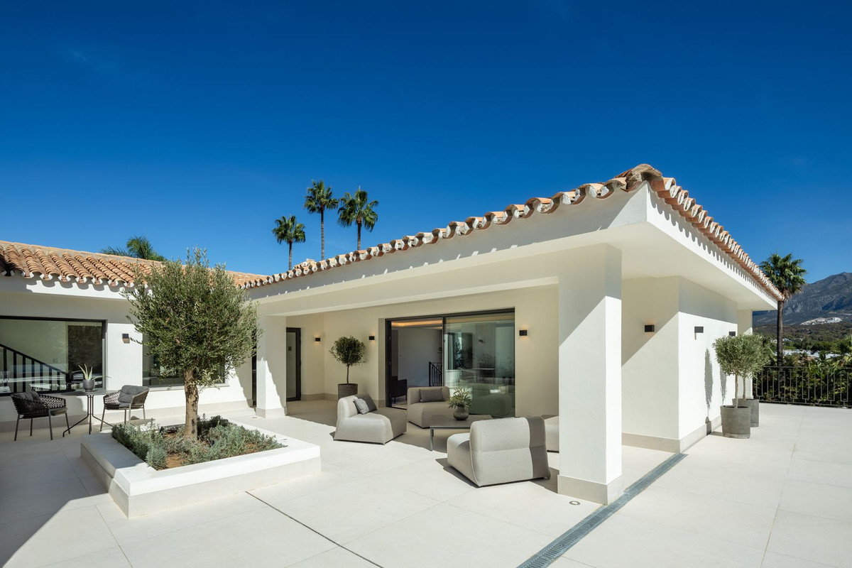 Detached Villa In Nueva Andalucía, Costa Del Sol, Spain