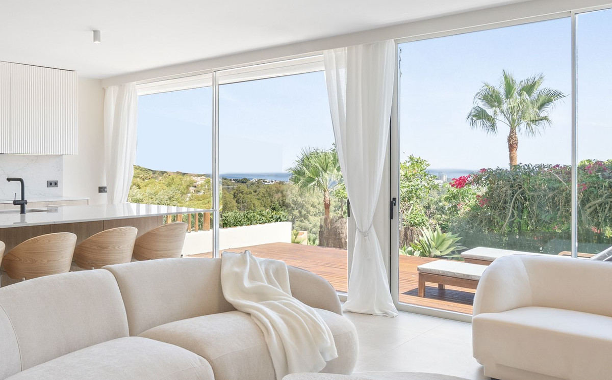 Ground Floor Apartment In Nueva Andalucía, Costa Del Sol, Spain