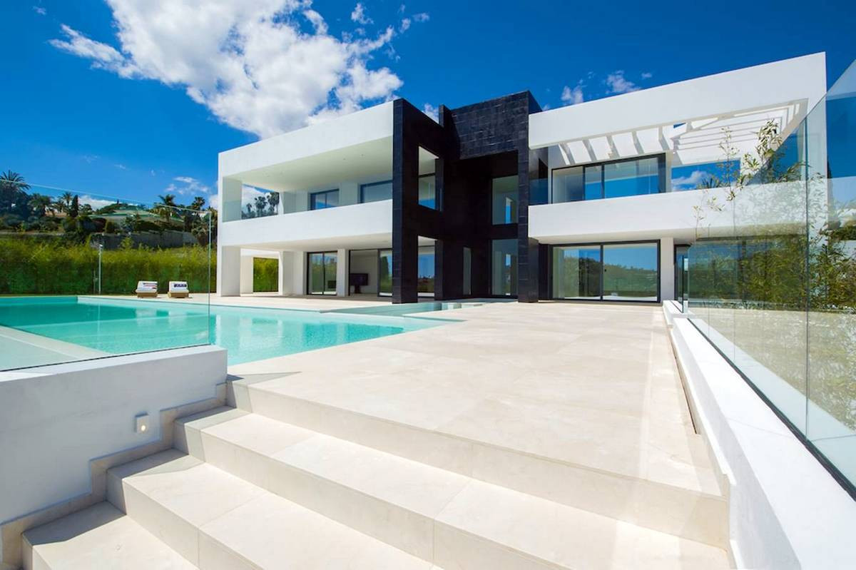 Detached Villa In Nueva Andalucía, Costa Del Sol, Spain