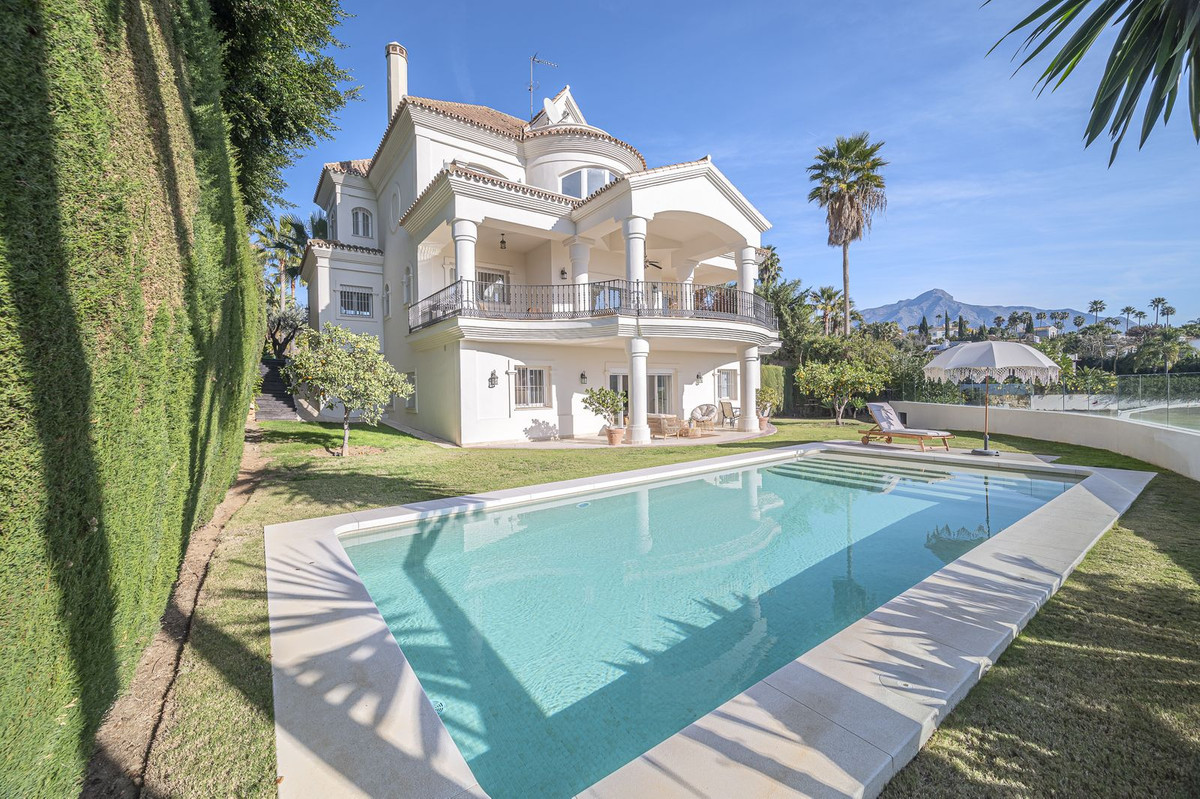 Detached Villa In Nueva Andalucía, Costa Del Sol, Spain