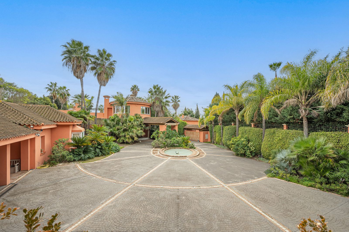 Detached Villa In Nagüeles, Costa Del Sol, Spain