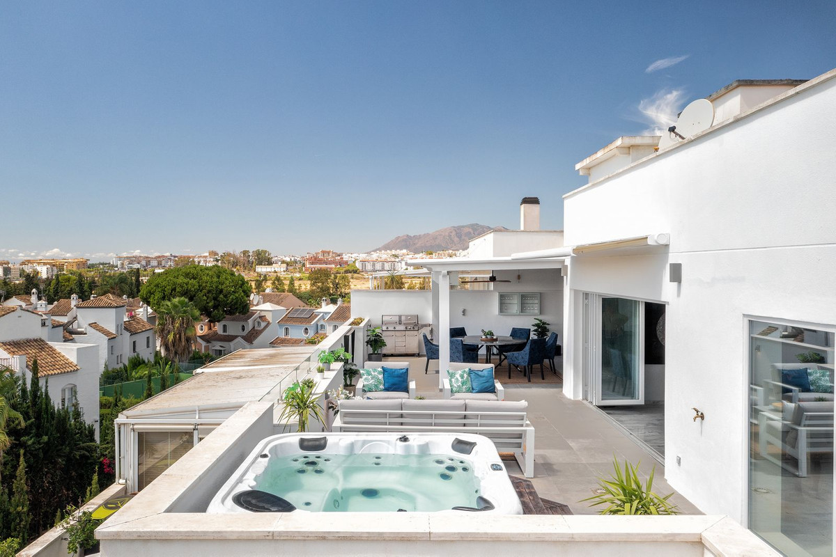 Penthouse In Nueva Andalucía, Costa Del Sol, Spain