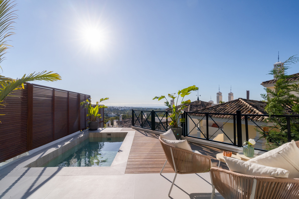 Ground Floor Apartment In Nueva Andalucía, Costa Del Sol, Spain