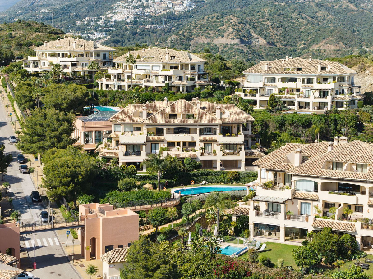 Middle Floor Apartment In Nueva Andalucía, Costa Del Sol, Spain