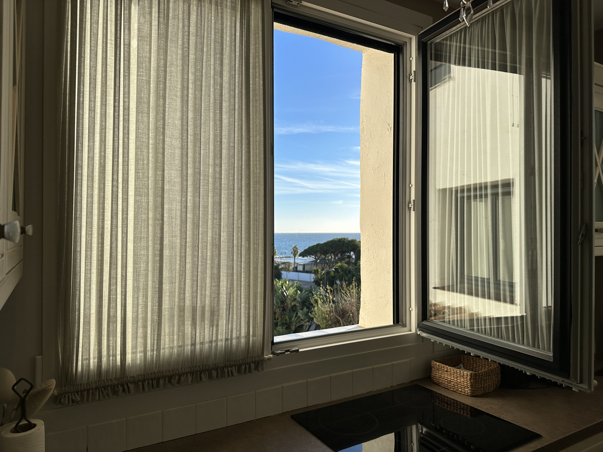 Middle Floor Apartment In Puerto Banús, Costa Del Sol, Spain