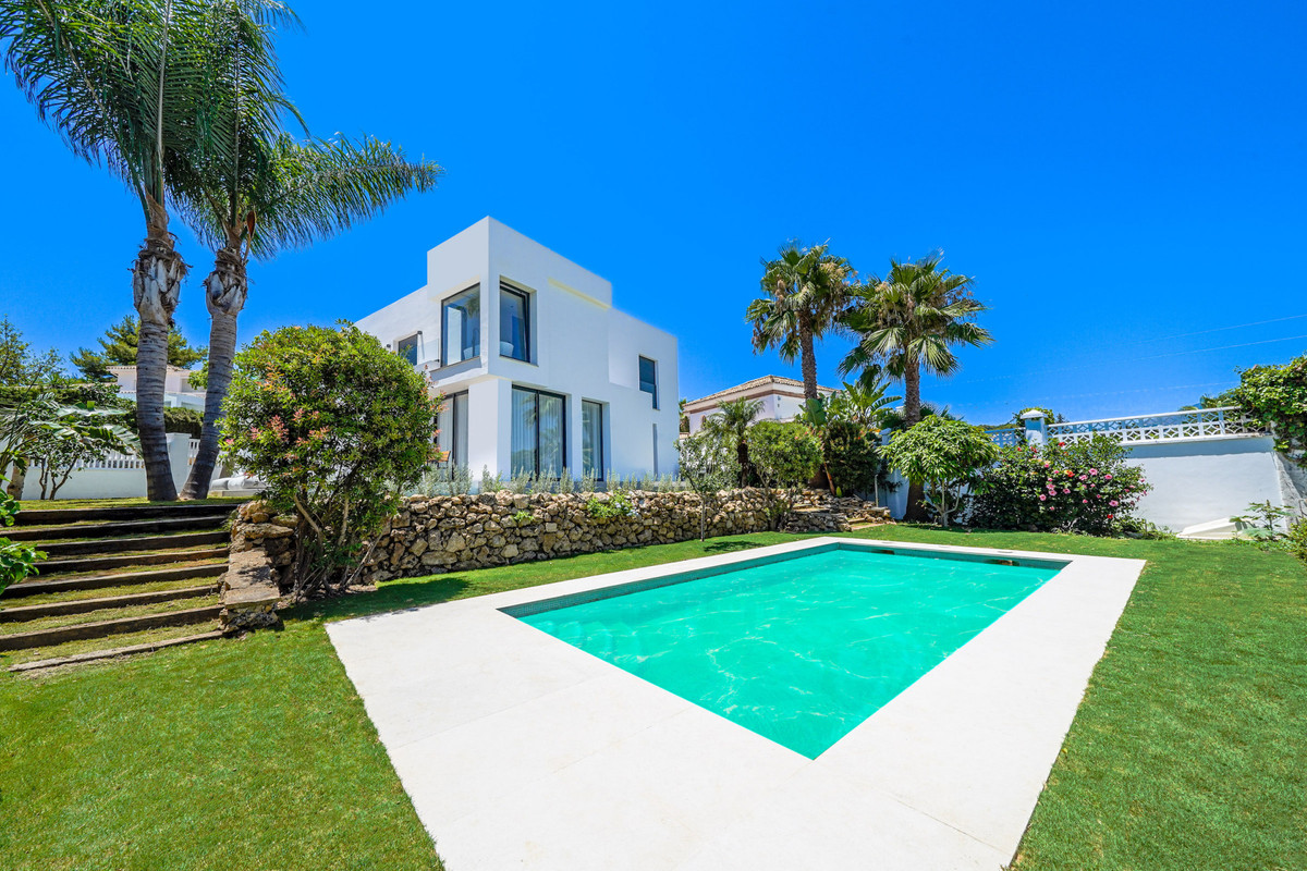 Detached Villa In Nueva Andalucía, Costa Del Sol, Spain