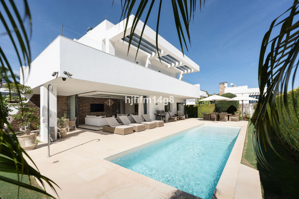 Detached Villa In San Pedro De Alcántara, Costa Del Sol, Spain