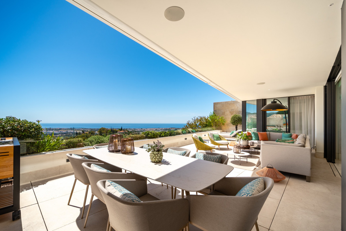 Middle Floor Apartment In La Quinta, Costa Del Sol, Spain