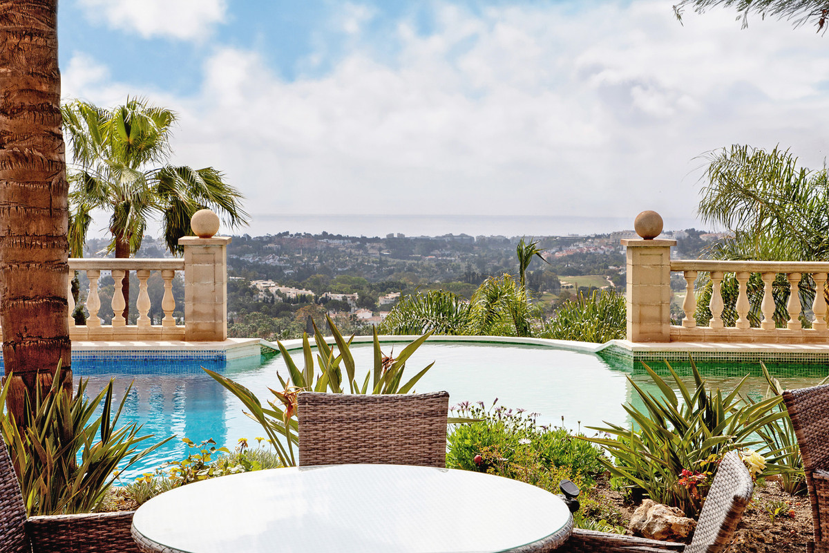 Penthouse In Nueva Andalucía, Costa Del Sol, Spain