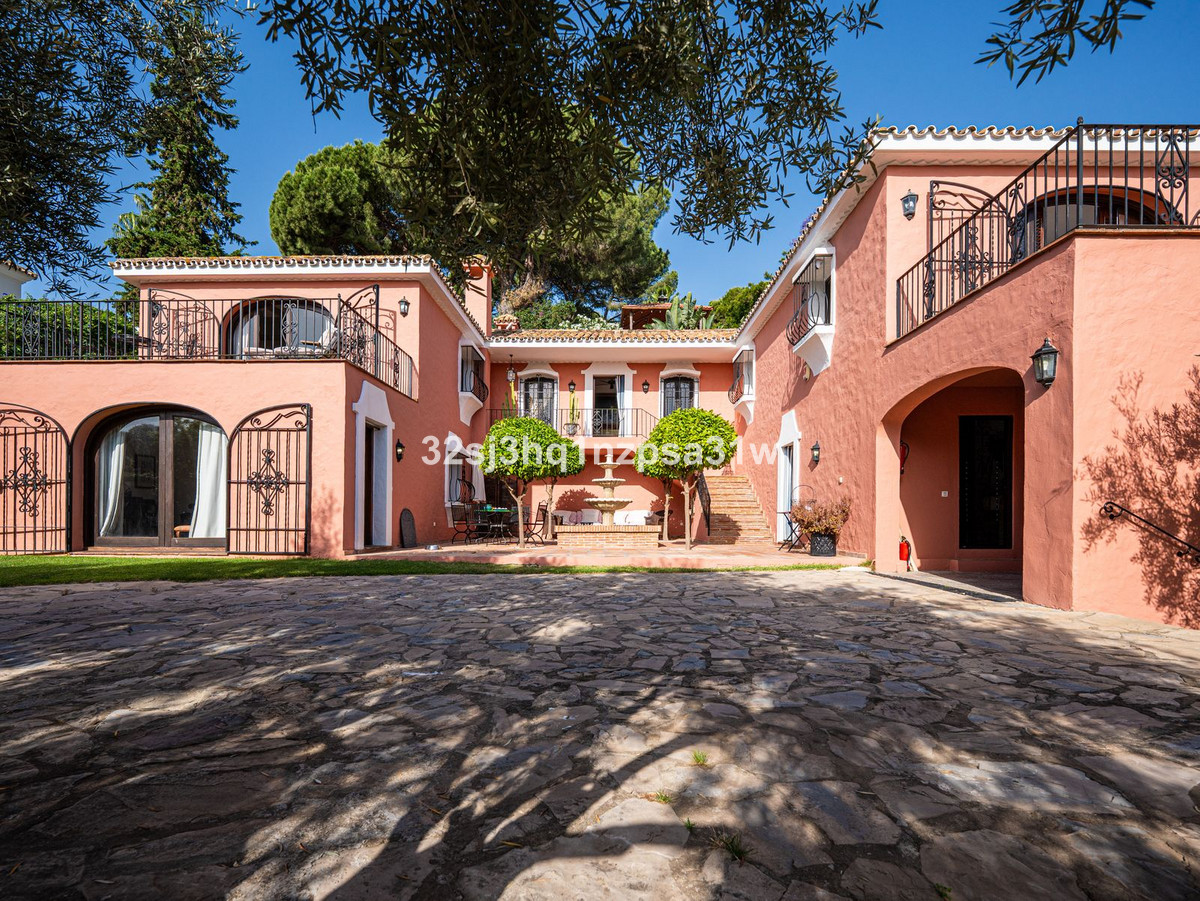 Detached Villa In Nueva Andalucía, Costa Del Sol, Spain