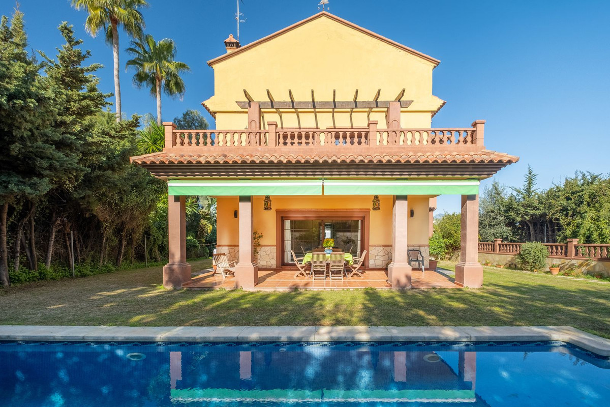 Detached Villa In San Pedro De Alcántara, Costa Del Sol, Spain