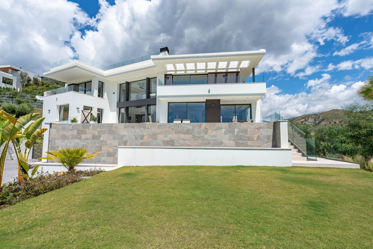 Detached Villa In La Quinta, Costa Del Sol, Spain