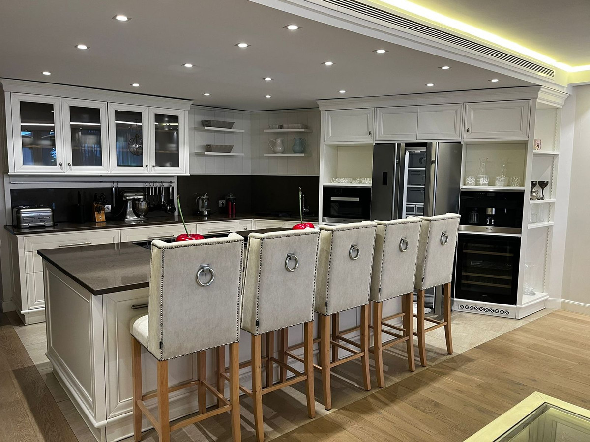 Middle Floor Apartment In Puerto Banús, Costa Del Sol, Spain