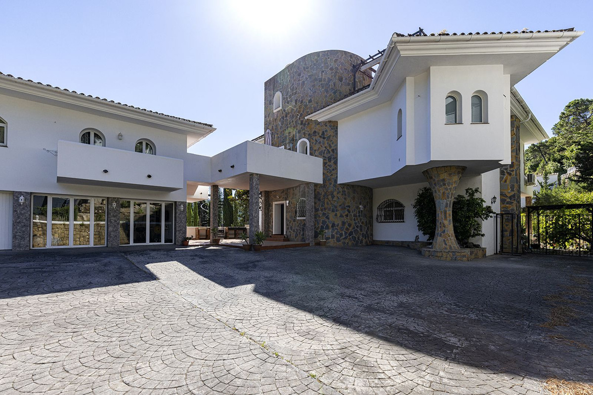 Detached Villa In Benahavís, Costa Del Sol, Spain