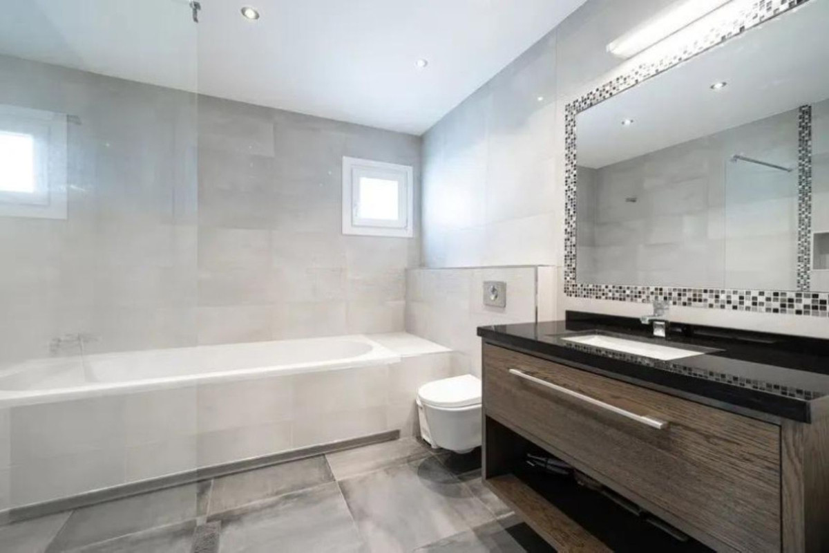 Detached Villa In San Pedro De Alcántara, Costa Del Sol, Spain