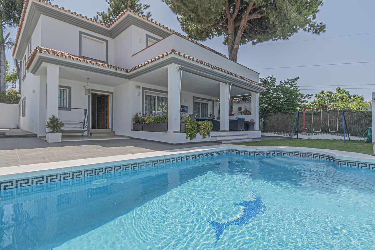 Detached Villa In San Pedro De Alcántara, Costa Del Sol, Spain