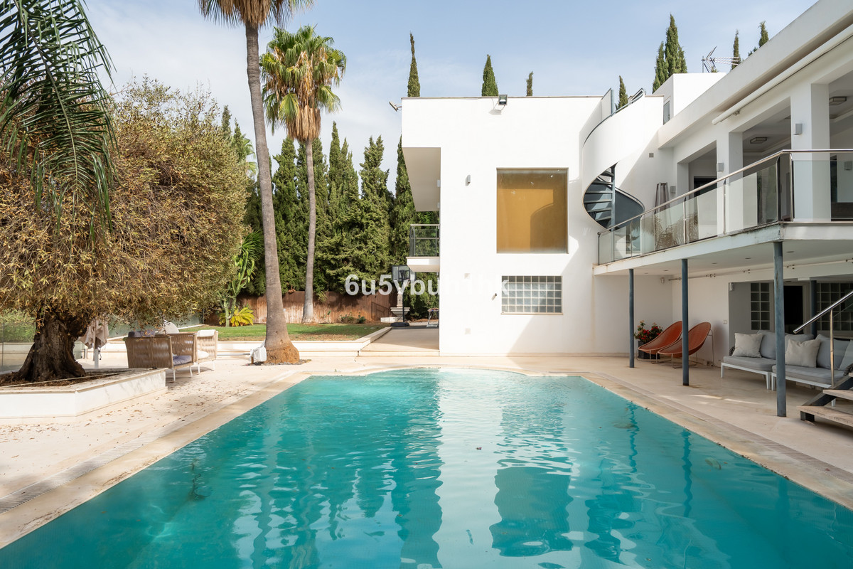 Detached Villa In Nueva Andalucía, Costa Del Sol, Spain