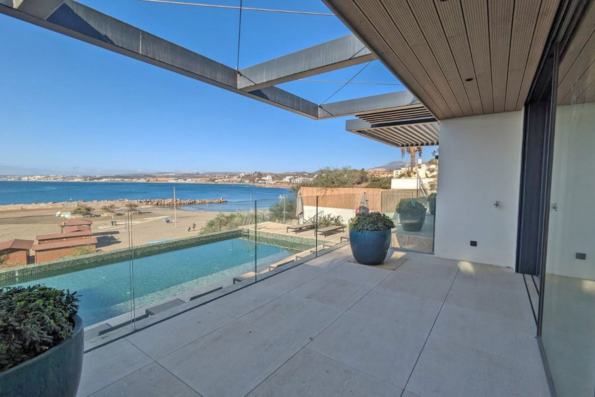 Ground Floor Apartment In Estepona, Costa Del Sol, Spain